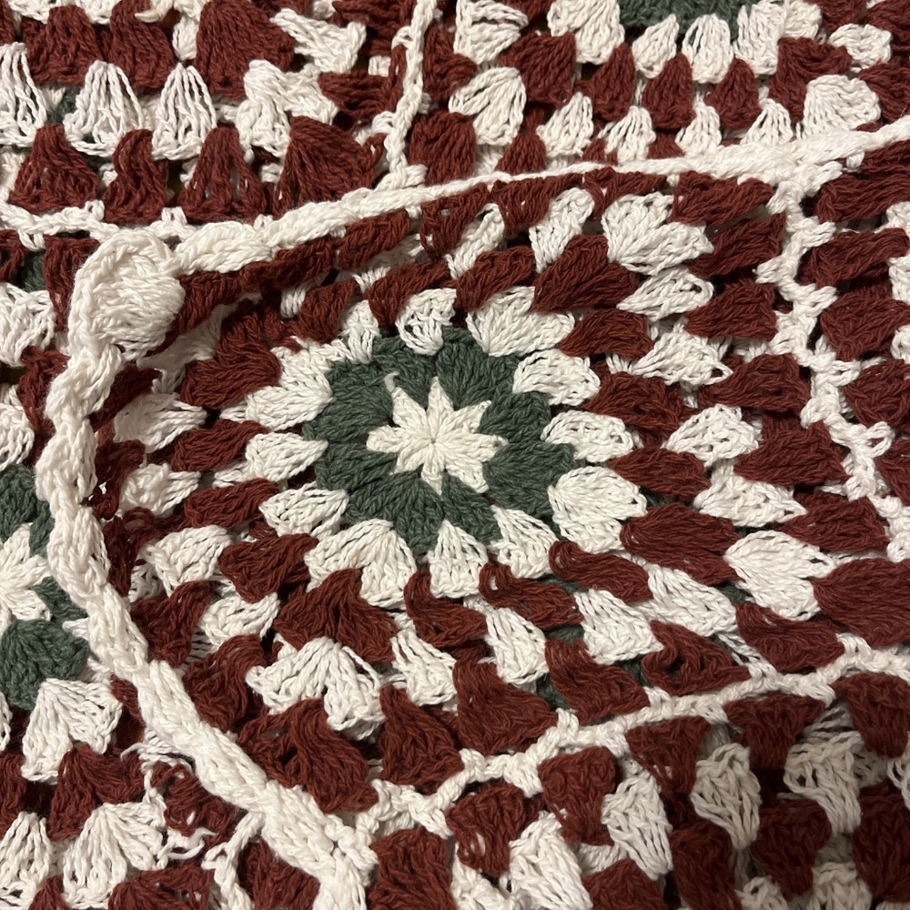 Shabby Chic Cotton Crocheted Flowers Throw/Blanket - Picture 5 of 5